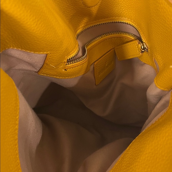 Elegant Mustard Shoulder Bag - Picture 2 of 2